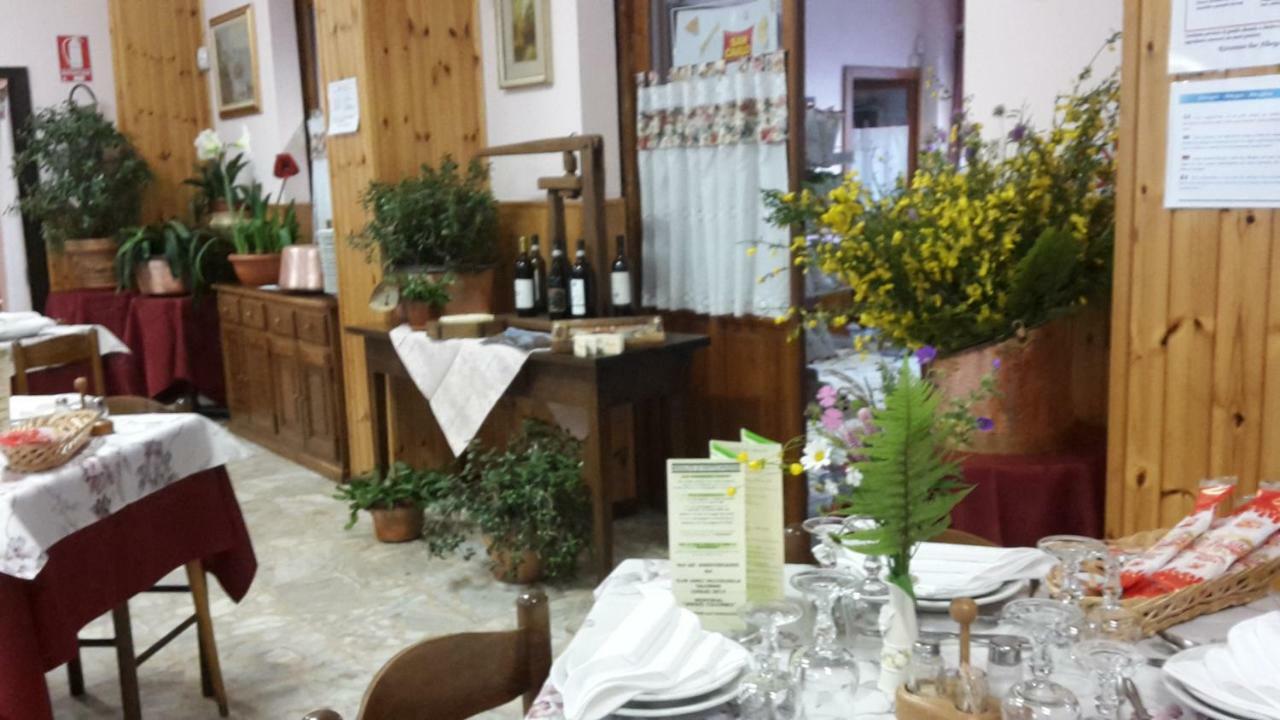 Albergo Ristorante Centro Vico Canavese Экстерьер фото