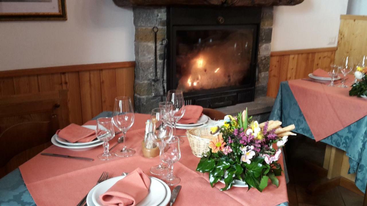 Albergo Ristorante Centro Vico Canavese Экстерьер фото