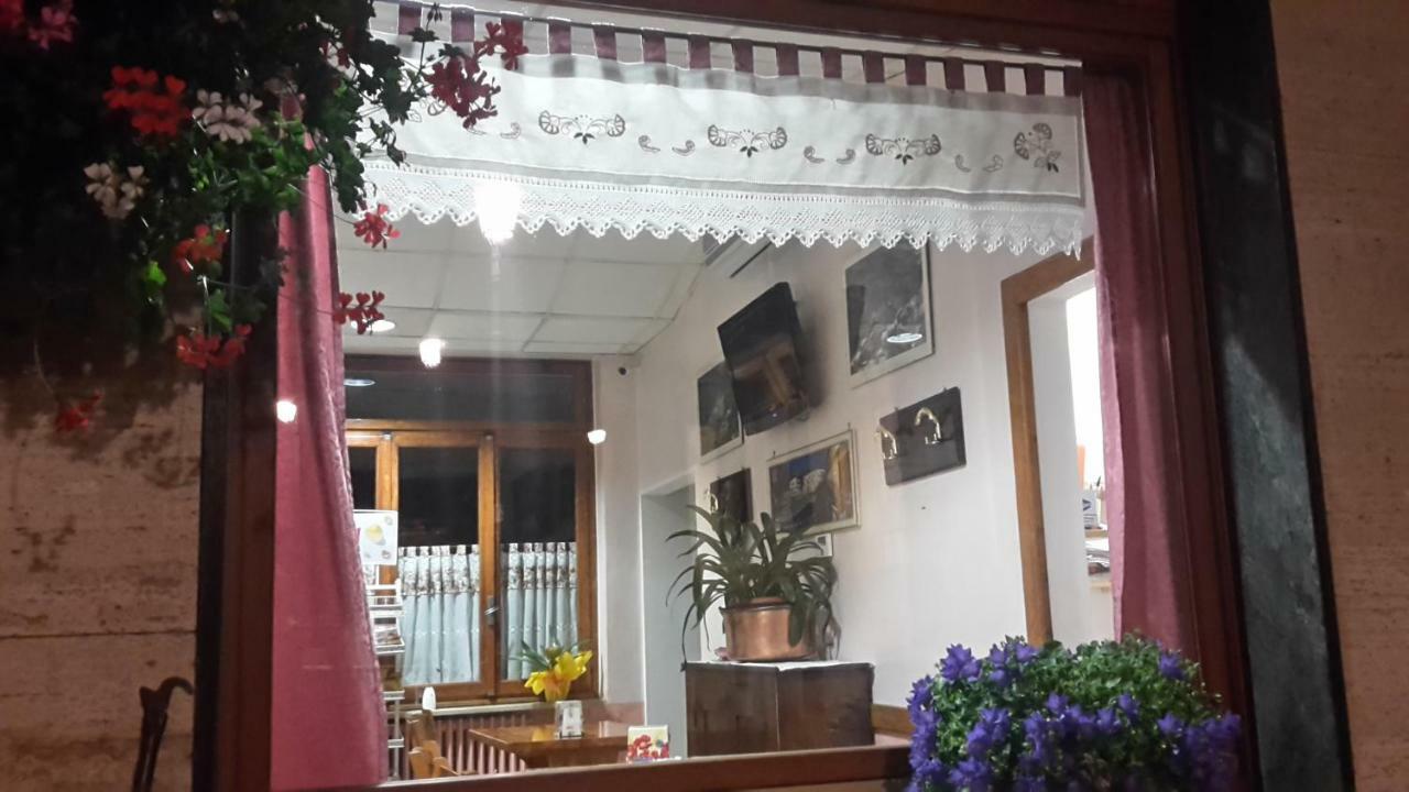 Albergo Ristorante Centro Vico Canavese Экстерьер фото
