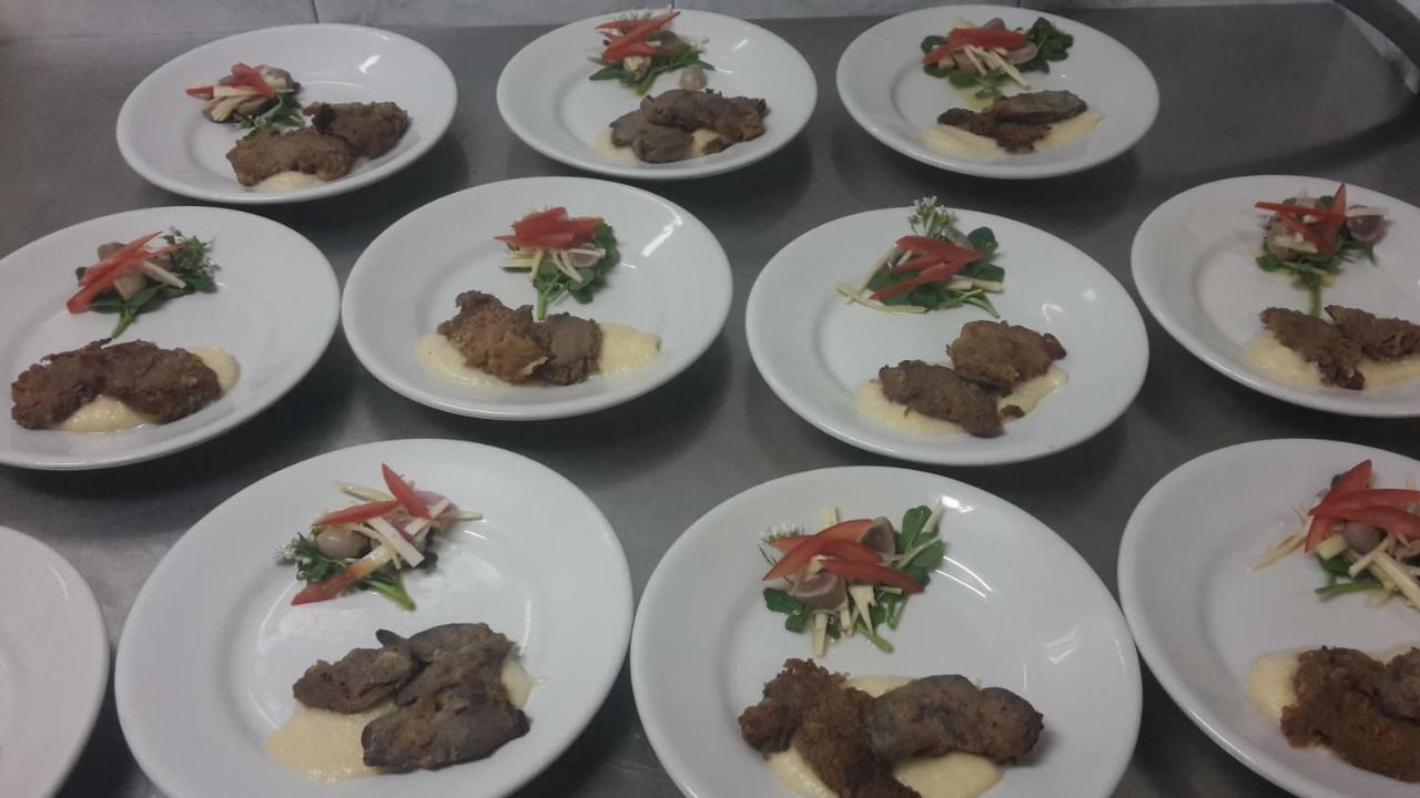 Albergo Ristorante Centro Vico Canavese Экстерьер фото