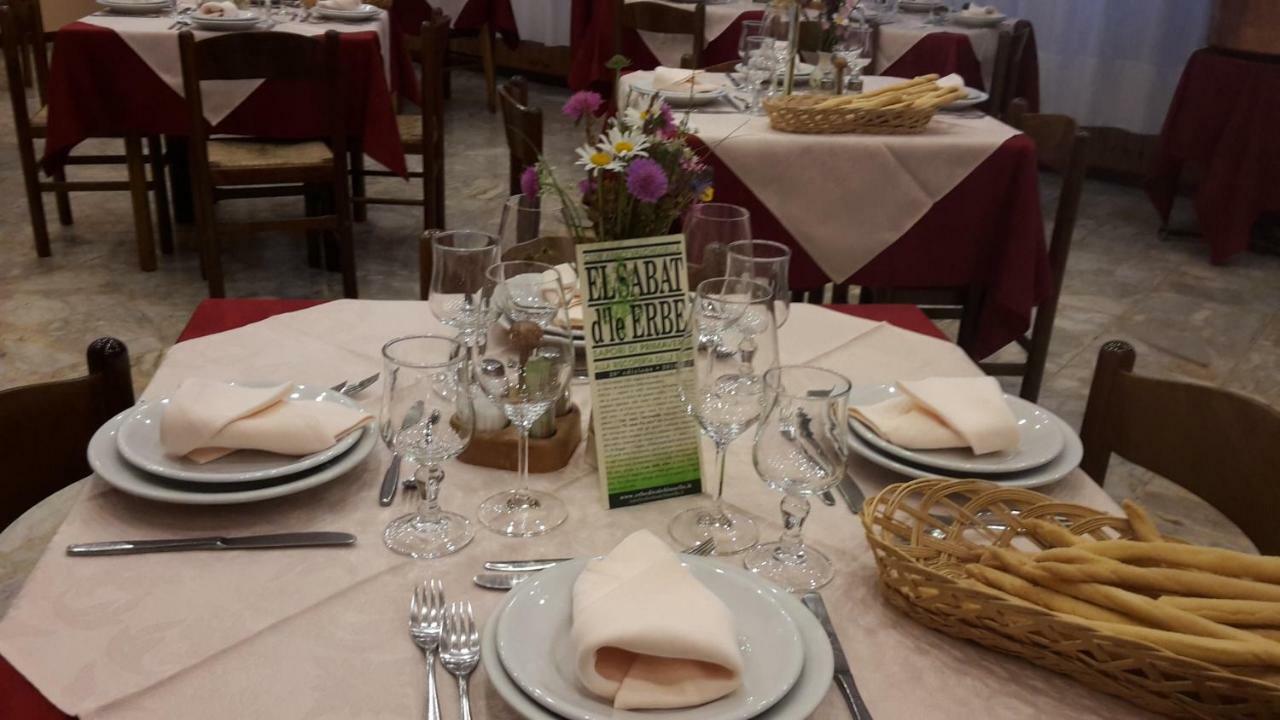 Albergo Ristorante Centro Vico Canavese Экстерьер фото